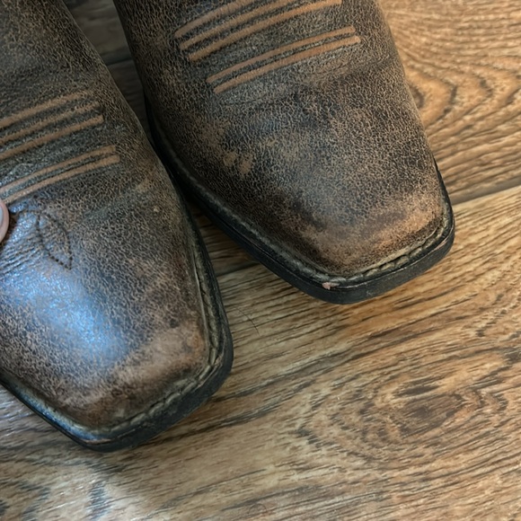 Ariat boots - Picture 3 of 5